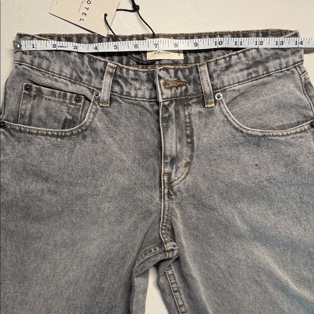 Low Rise Parallel Jeans In Grey Wash - Picture 6 of 6